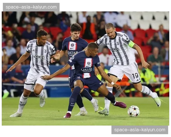 特写:前巴黎球员回到王子公园,进球后拒绝庆祝 特写:前巴黎球员回到王子公园,进球后拒绝庆祝