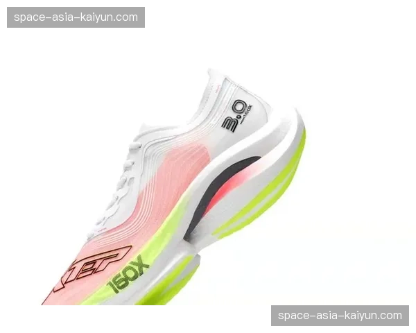 官方速报：天空队球员帕克因脚部不适退出今日比赛，本场不会回归